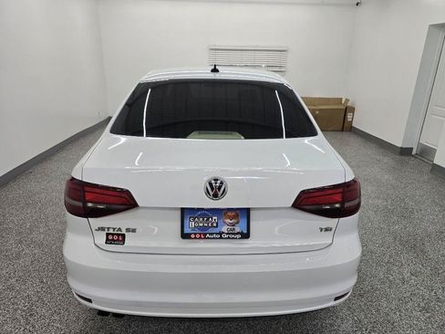 Used 2016 Volkswagen Jetta SE FWD image 4