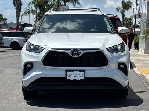 Certified 2024 Toyota Highlander XLE FWD image 11