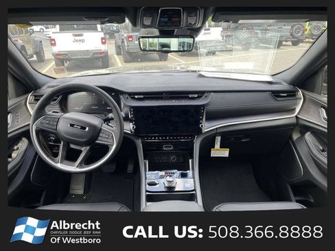 New 2026 Jeep Grand Cherokee Limited AWD/4WD image 18