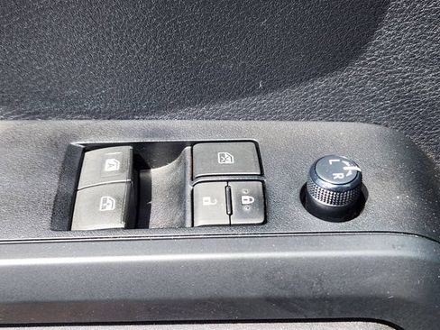 Used 2020 Toyota Tacoma SR AWD/4WD image 12