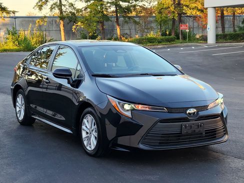 Used 2023 Toyota Corolla LE image 5