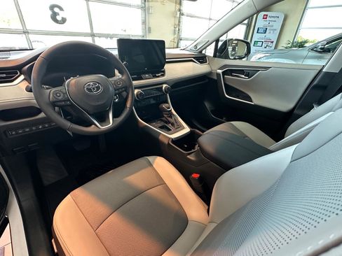 New 2025 Toyota RAV4 Limited image 32
