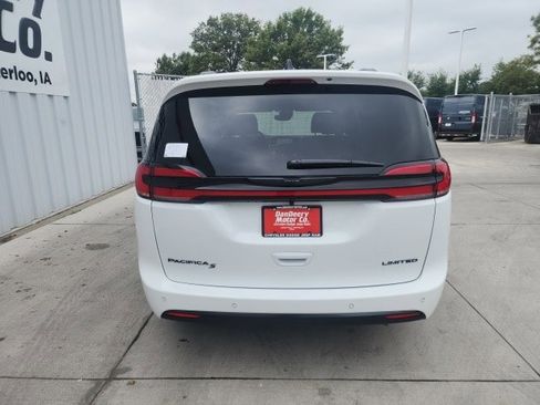 New 2026 Chrysler Pacifica Limited w/ S Appearance Package image 23