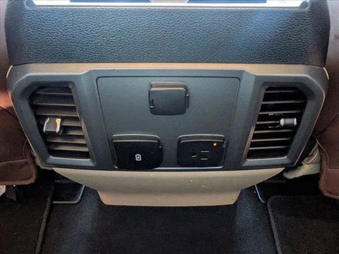 Used 2019 Ford F250 XLT w/ XLT Premium Package image 16