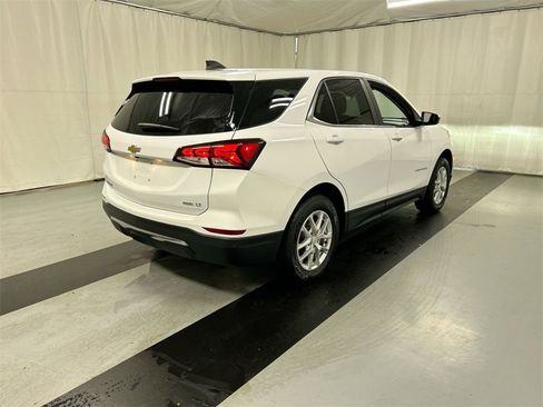 Used 2022 Chevrolet Equinox LT image 2