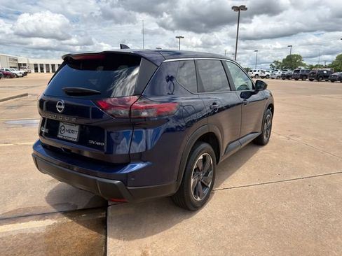 Used 2024 Nissan Rogue SV AWD/4WD image 17