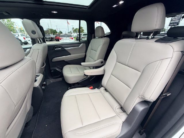 Used 2026 GMC Acadia Elevation w/ Elevation Premium Package FWD image 17