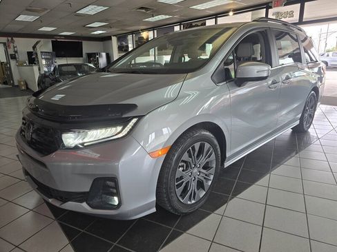 Used 2025 Honda Odyssey Touring image 1