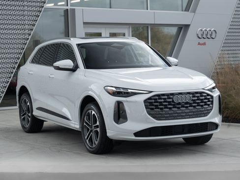 Certified 2025 Audi Q5 Premium Plus w/ Premium Plus image 2