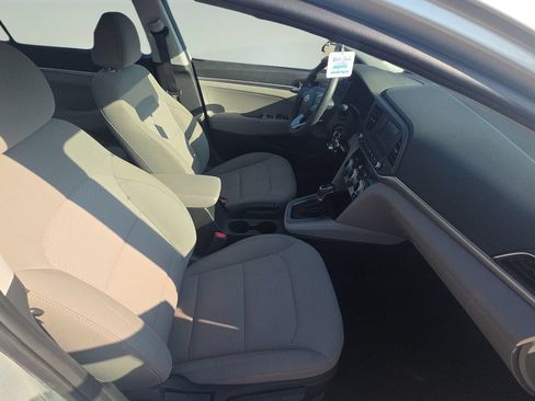 Used 2019 Hyundai Elantra SE FWD image 25