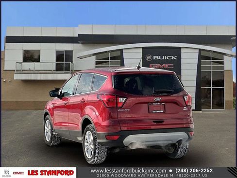 Used 2019 Ford Escape SE image 4