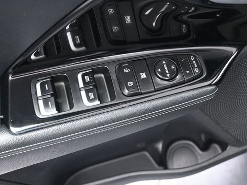 Certified 2019 Kia Niro EX w/ Cold Weather Package 2.0 image 11