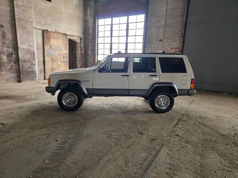 Used 1996 Jeep Cherokee 4WD 4-Door image 41