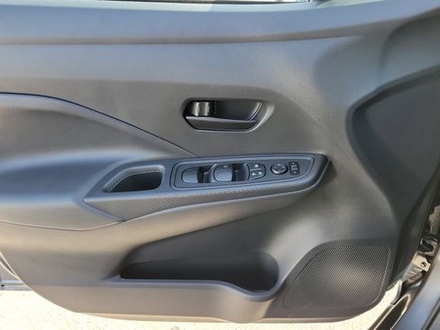 Used 2025 Nissan Versa S w/ Trunk Package image 27