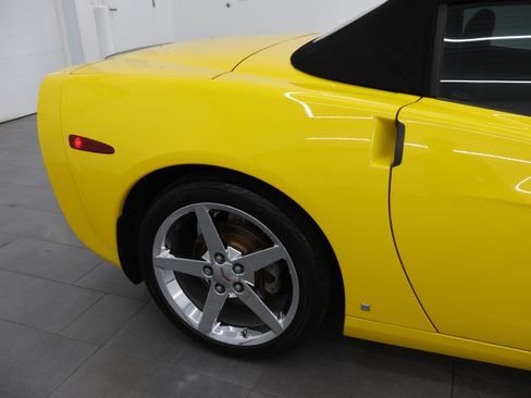Used 2007 Chevrolet Corvette Coupe w/ Preferred Equipment Group RWD image 22