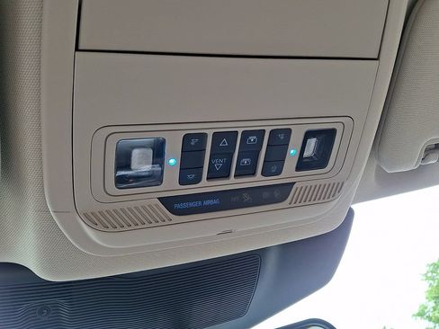 Used 2023 Ford Explorer XLT w/ Equipment Group 202A AWD/4WD image 27