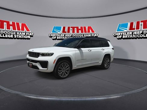 New 2026 Jeep Grand Cherokee L Summit w/ Advanced Protech Group IV AWD/4WD image 4