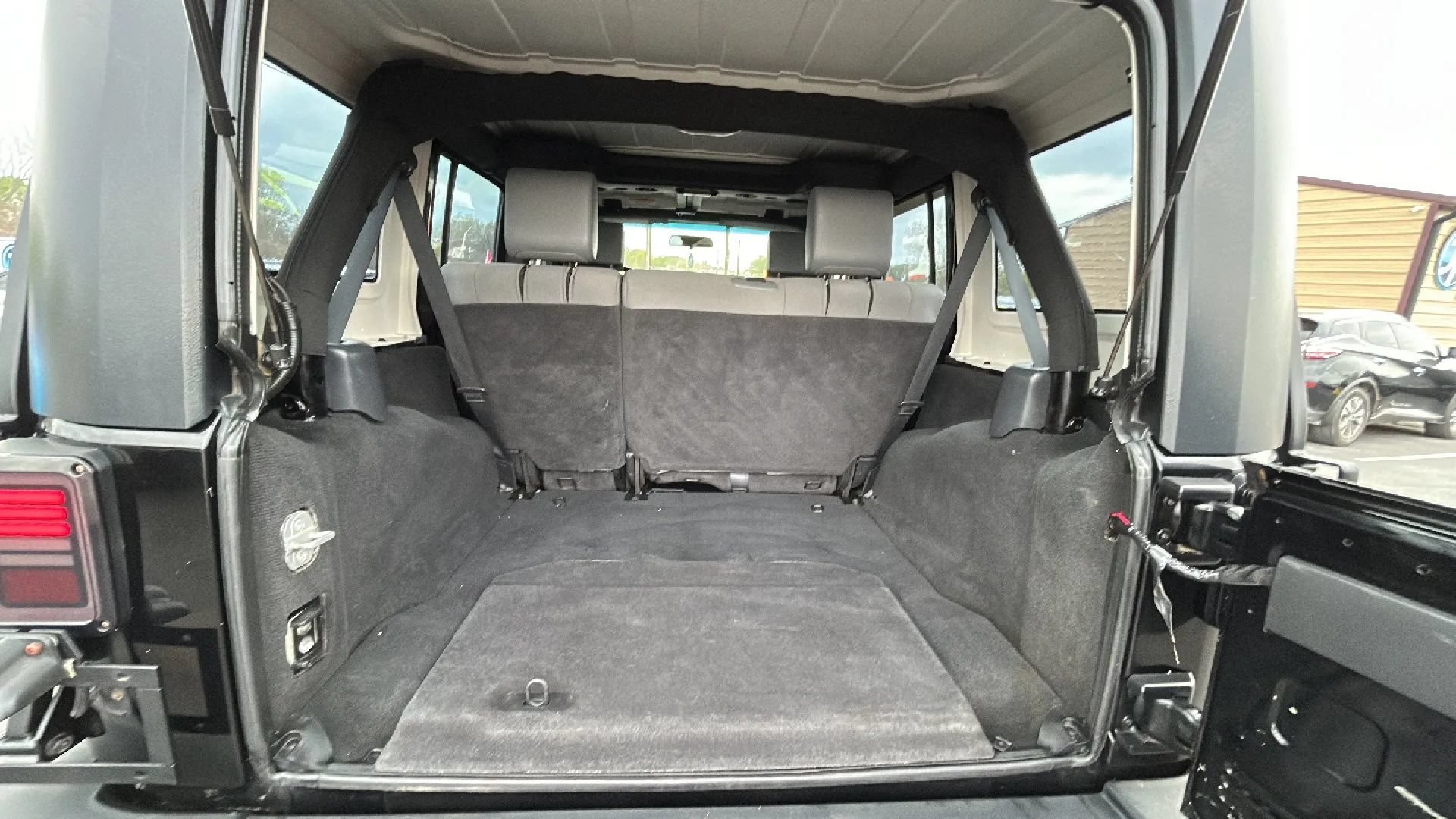 Used 2010 Jeep Wrangler Unlimited Sport w/ Trailer Tow Group AWD/4WD image 36