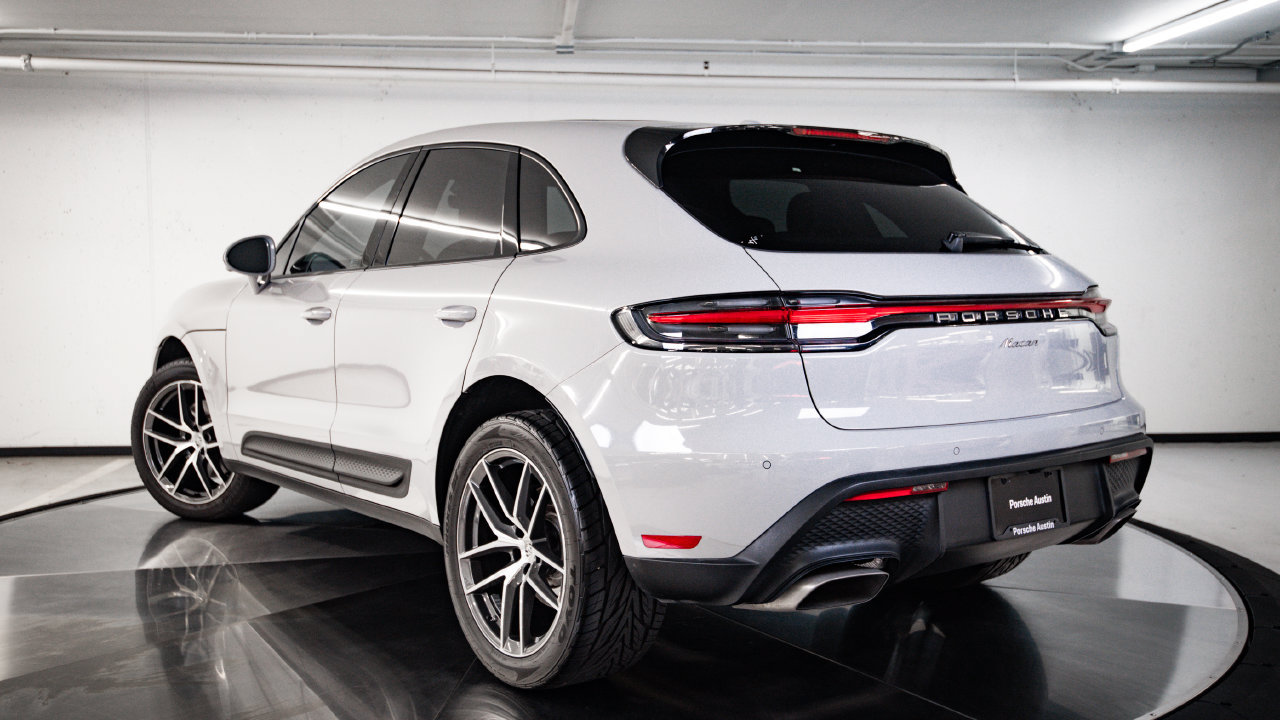 Certified 2023 Porsche Macan AWD/4WD image 3