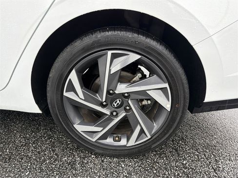 Used 2025 Hyundai Elantra SEL image 20