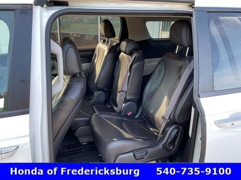Used 2024 Kia Carnival LX FWD image 24