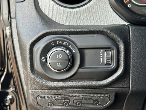 New 2025 Jeep Gladiator Sport image 30