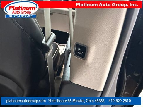 Used 2023 Chrysler Pacifica Limited FWD image 39