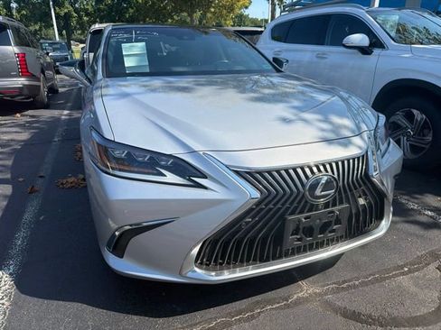 Used 2019 Lexus ES 350 Ultra Luxury w/ Accessory Package 2 FWD image 2