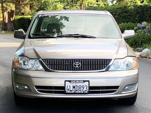 Used 2000 Toyota Avalon XLS image 11