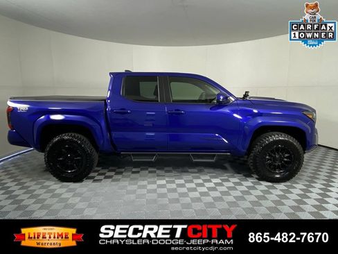 Used 2025 Toyota Tacoma TRD Sport AWD/4WD image 8