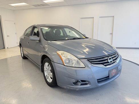 Used 2011 Nissan Altima 2.5 S w/ Special Edition Pkg image 1