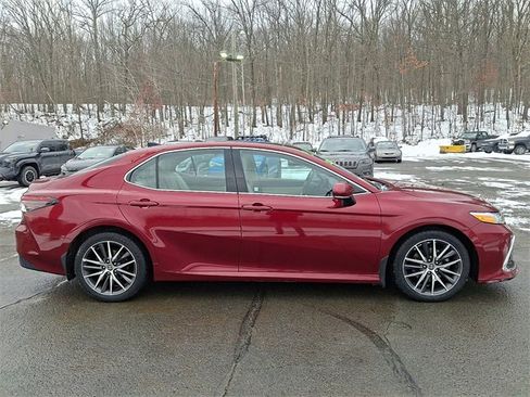 Used 2021 Toyota Camry XLE image 7