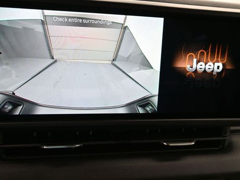 New 2026 Jeep Gladiator Sport AWD/4WD image 17