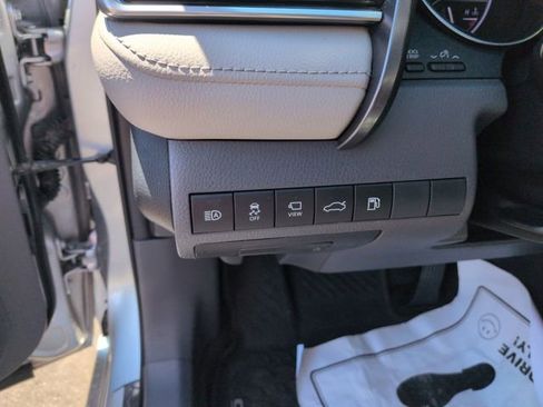 Used 2018 Toyota Camry XLE w/ Driver Assist Package FWD image 28