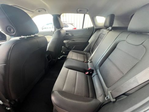 Used 2025 Chevrolet Trax LT FWD image 25