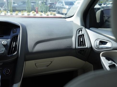 Used 2015 Ford Focus SE FWD image 28