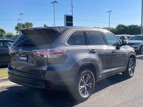 Used 2016 Toyota Highlander XLE FWD image 6