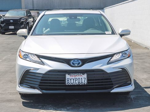 Used 2022 Toyota Camry XLE FWD image 2
