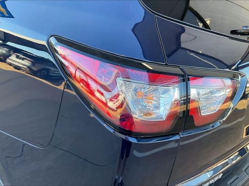Used 2017 Chevrolet Traverse LT FWD image 28