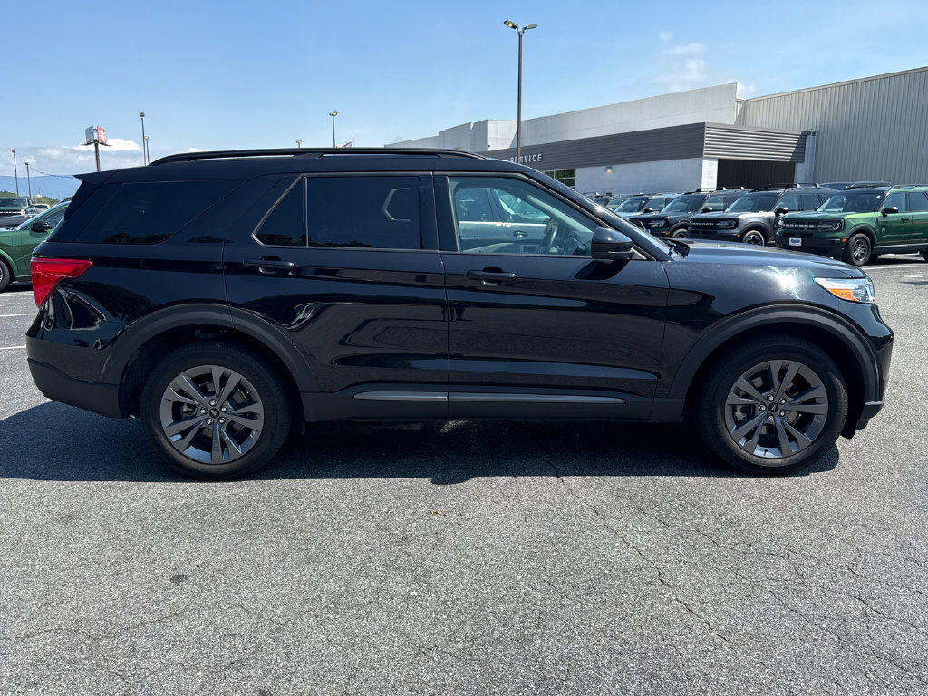 Used 2024 Ford Explorer XLT w/ Equipment Group 202A AWD/4WD image 8
