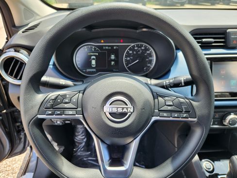 Used 2025 Nissan Versa SV w/ Trunk Package FWD image 9