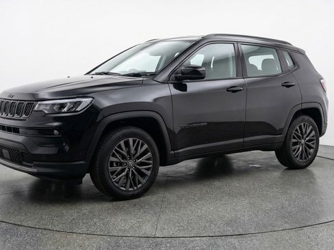 Used 2025 Jeep Compass Limited image 3