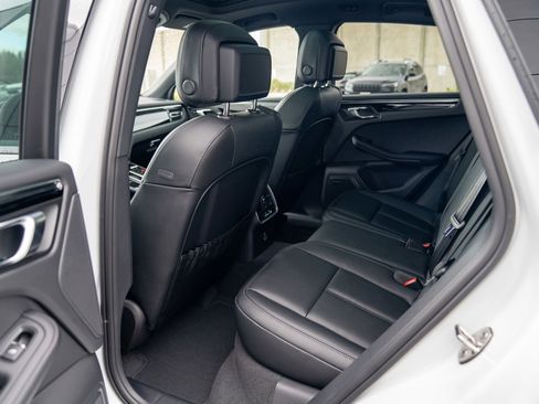New 2026 Porsche Macan image 23