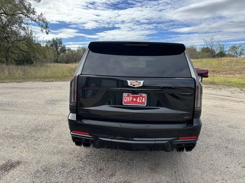 Used 2025 Cadillac Escalade V w/ LPO, ONYX Package image 6