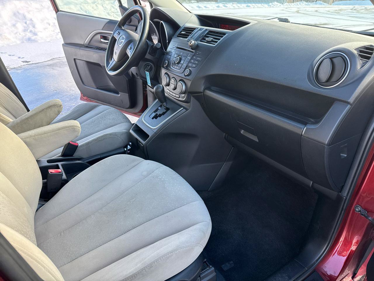 Used 2012 MAZDA MAZDA5 Sport FWD image 28
