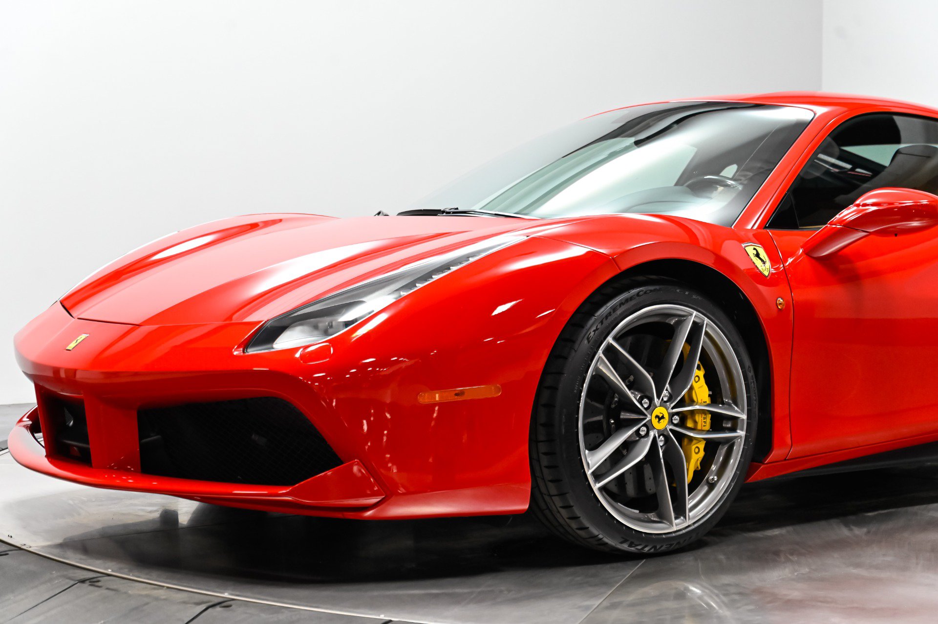 Used 2018 Ferrari 488 GTB RWD image 5