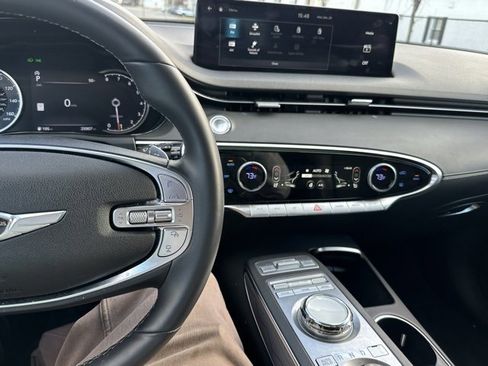 Used 2024 Genesis GV70 2.5T w/ Advanced Package image 41