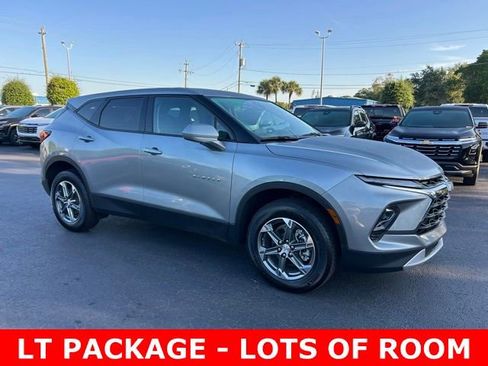 Certified 2025 Chevrolet Blazer LT FWD image 1