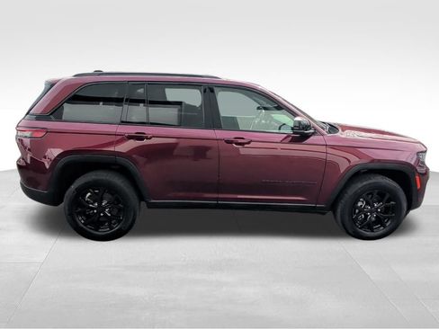 Certified 2025 Jeep Grand Cherokee Altitude AWD/4WD image 6