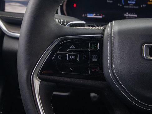 Used 2023 Jeep Grand Cherokee Overland RWD image 29